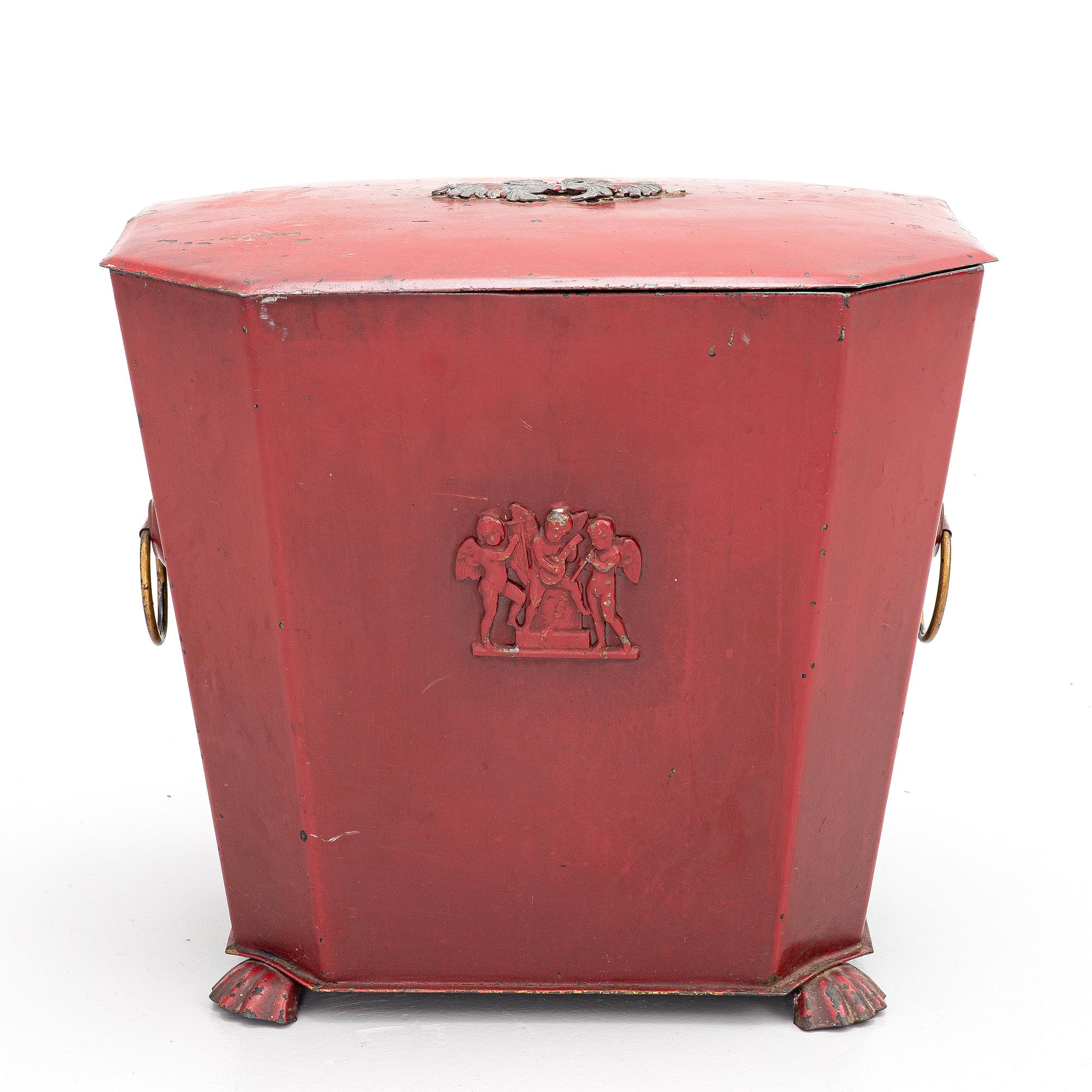 Coal scuttle, England, 19th century.