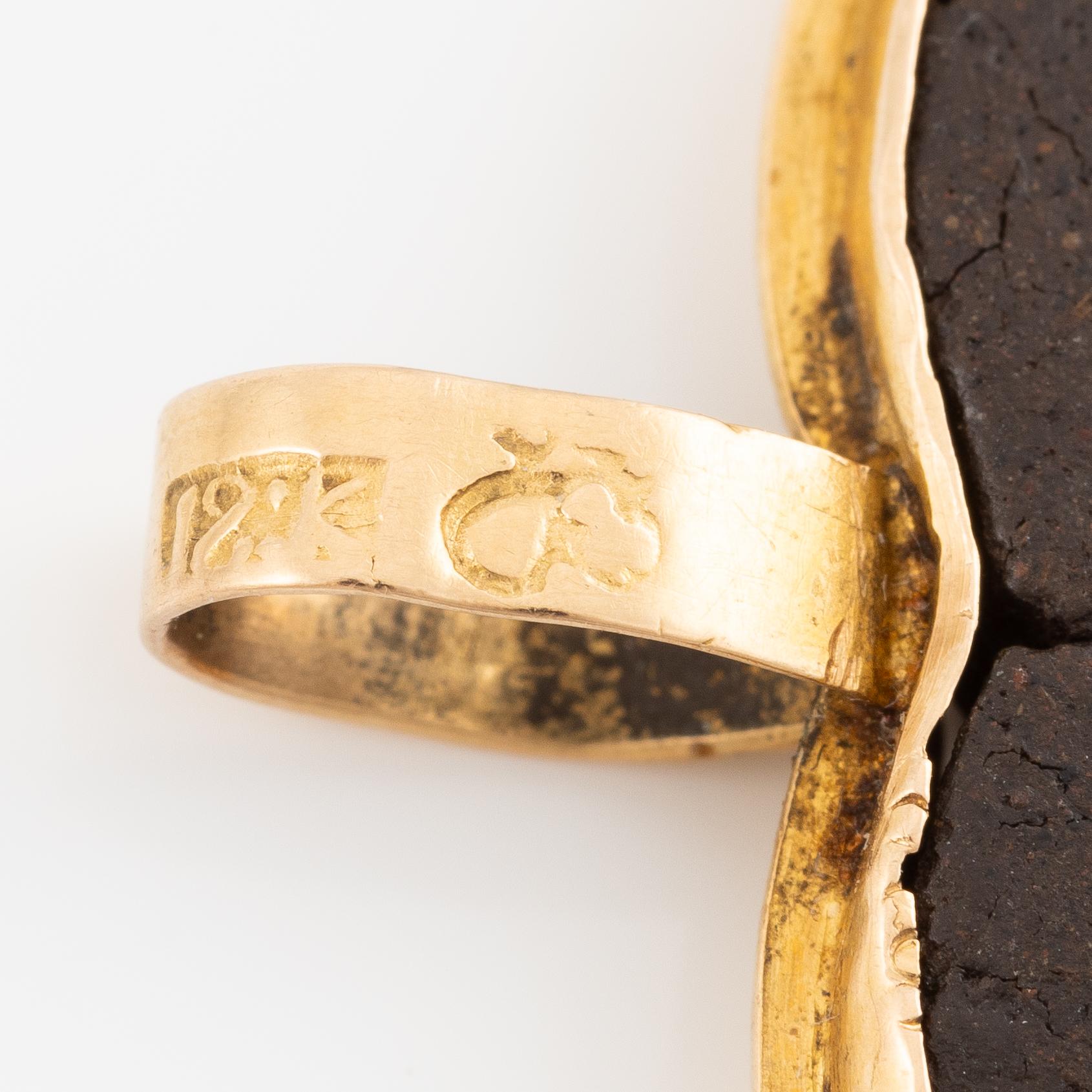 Hänge, antik keramik innefattad i 18K guld, Grand tour souvenir, 1800-tal.