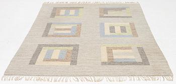 Margareta Åkerberg “Rödlöga” flatweave rug, 250 x 173 cm, signed MÅ.