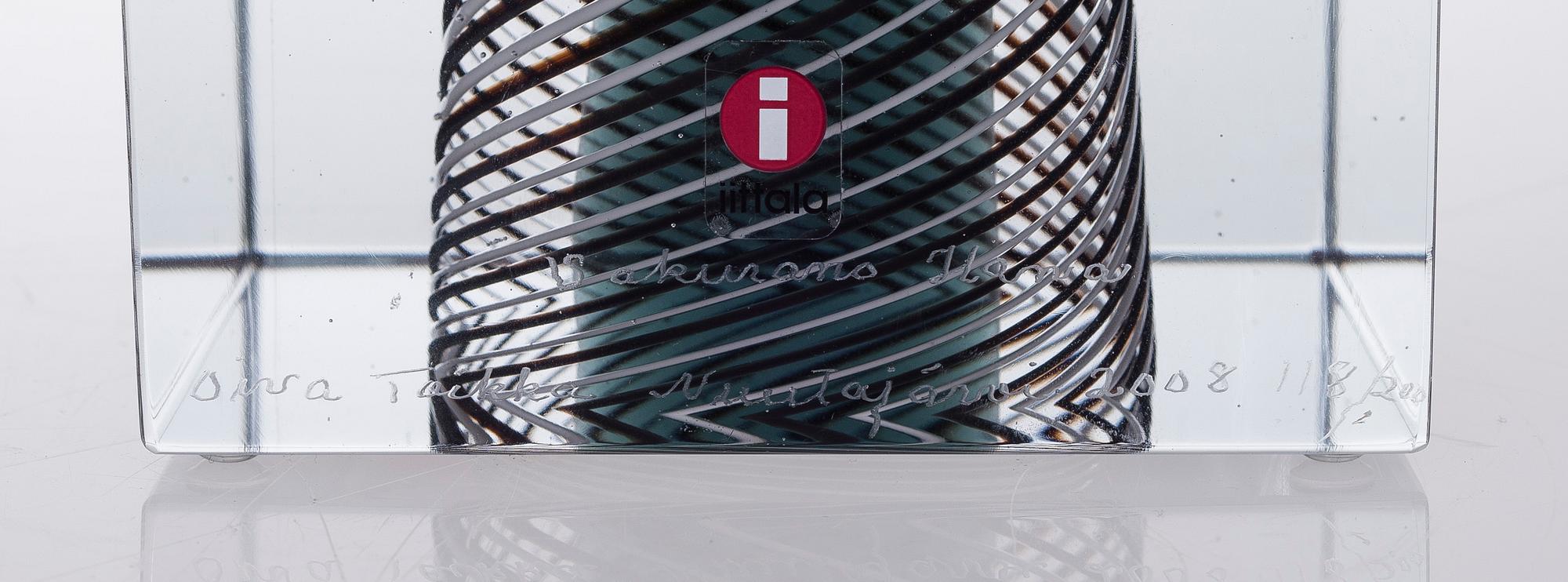 OIVA TOIKKA, A GLASS CUBE. Signed Sakurano Hana, Oiva Toikka, Nuutajärvi 2008, 118/200.