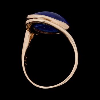 RING, 14k guld, lapiz lazuli och briljantslipad diamant ca 0.10ct. Vikt ca 6g.