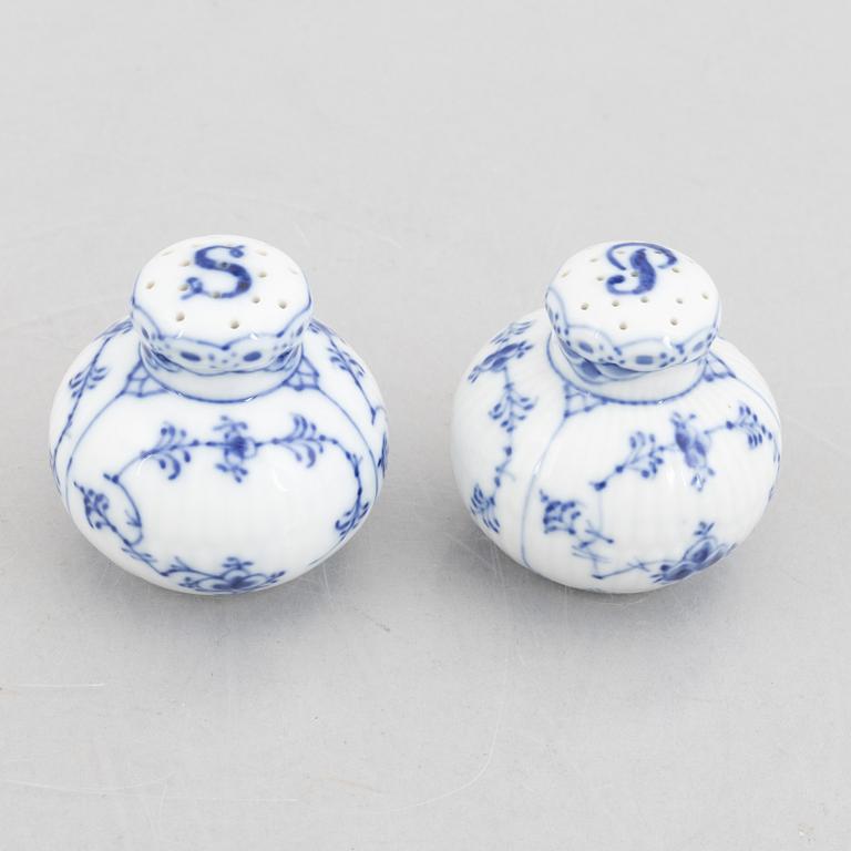 Five pieces of "Musselmalet" porcelain, full lace, Royal Copenhagen, Denmark.