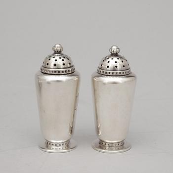 STRÖARE samt SALTKAR, 5 delar, silver, GAB, Stockholm, 1944. Tot vikt ca 258 gram.