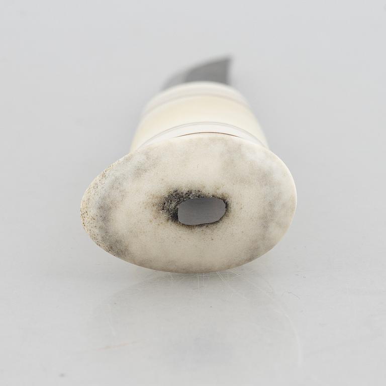 Martin Kuorak, a reindeer horn knife.