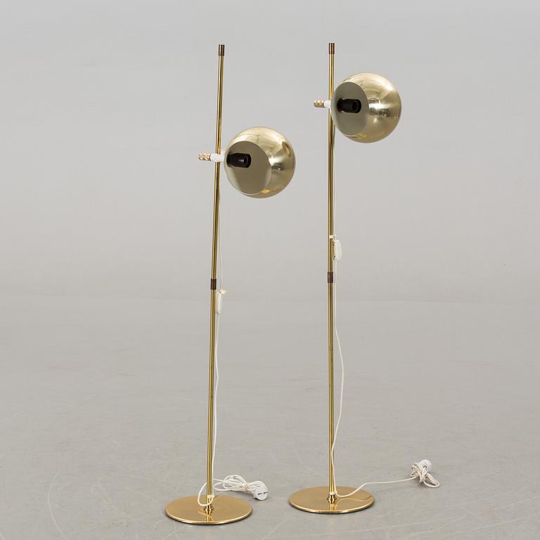 A pair of Hemi floor lamps.