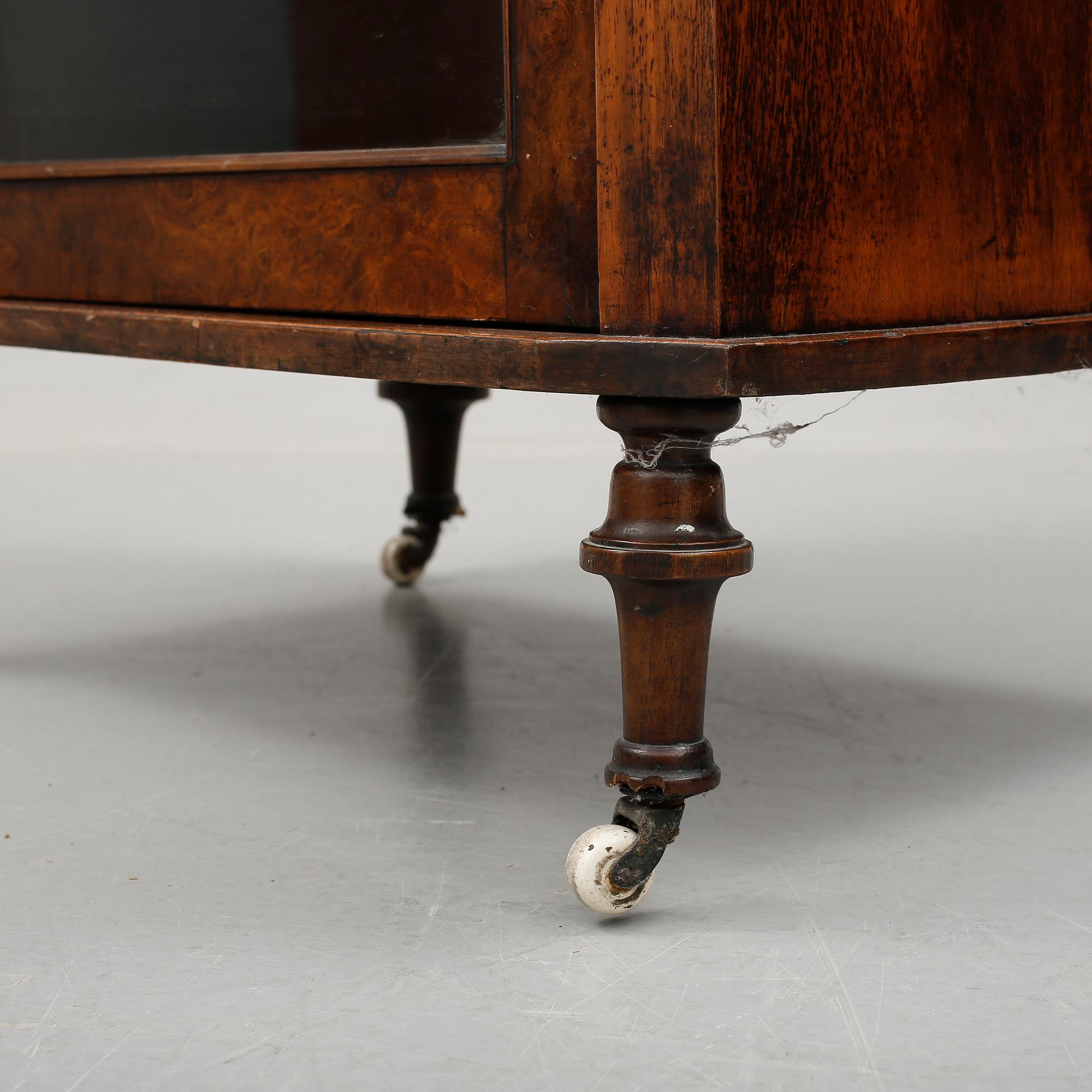 SKÅP/TOALETTMÖBEL, 1800-tal.