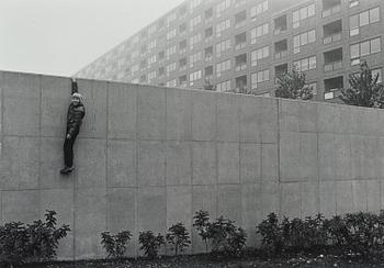 205. Jens S Jensen, "Pojken på muren", 1973.