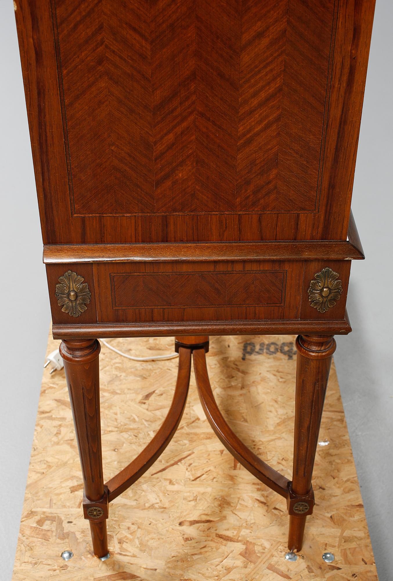 BARSKÅP, gustaviansk stil, 1900-talets mitt/andra hälft.