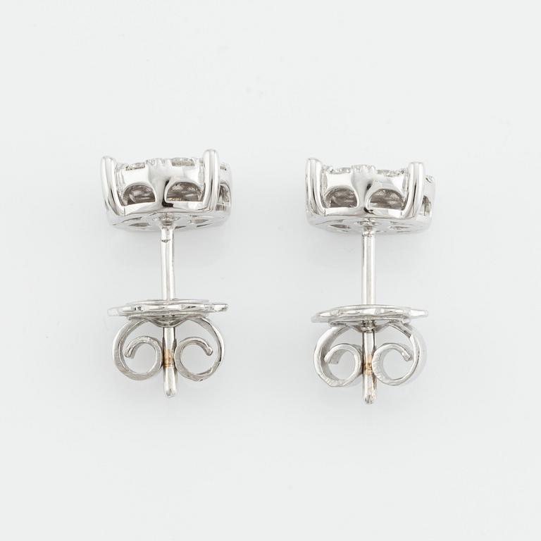 Earrings with brilliant-cut diamonds.