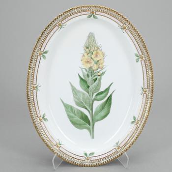 SERVERINGSFAT, porslin, "Flora Danica", Royal Copenhagen.