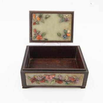 Box with lid, China, late Qing dynasty (1644-1911).