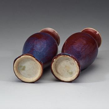 A pair of flambé glazed vases, late Qing dynasty (1644-1912).