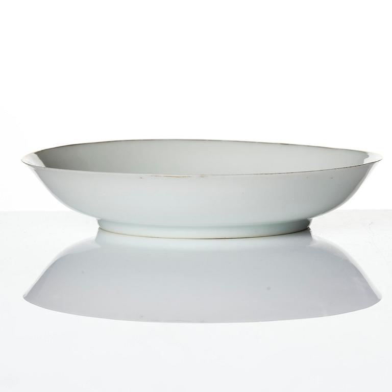 An armorial cup and stand, Qing dynasty, Qianlong (1736-95).