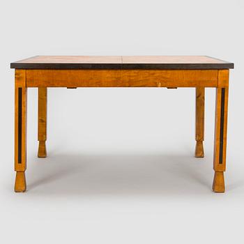 A 1920s/30s century dining table and set of 6 + 2 chairs.