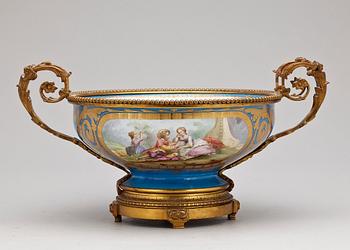 SKÅL, porslin samt gulmetall, Sèvres, 1900-talets början.