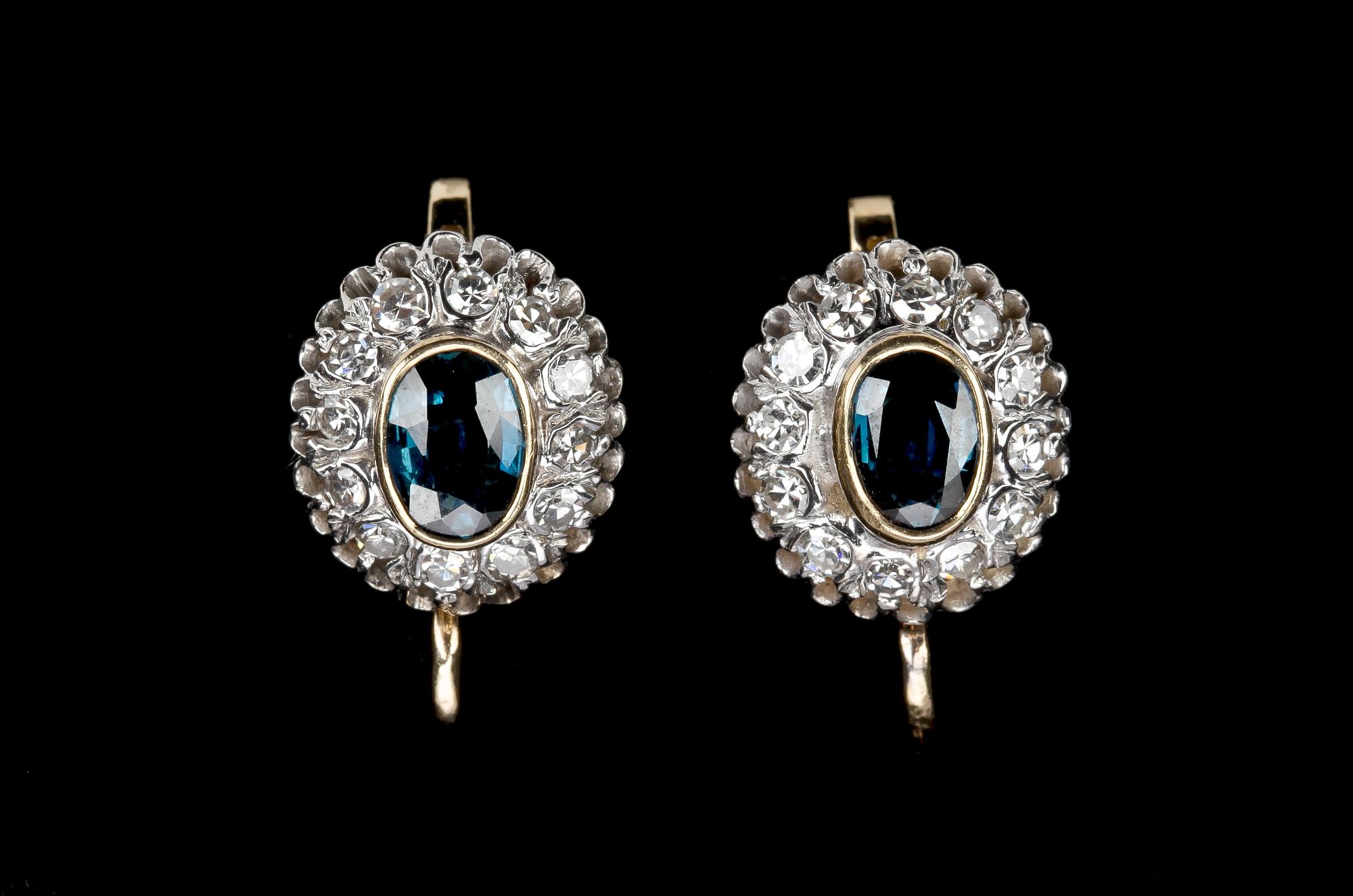 ÖRHÄNGEN, 14k guld med safirer och gammalslipade diamanter, tot ca 0.60 ct.