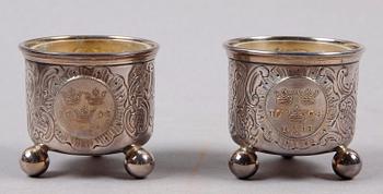 SKÅL samt SALTKAR, ett par, silver. 1900-tal.