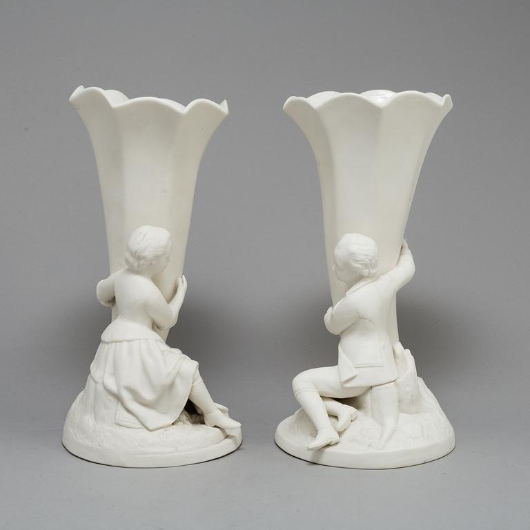 BLOMVASER, ett par, parian, Gustafsberg, ca år 1900.