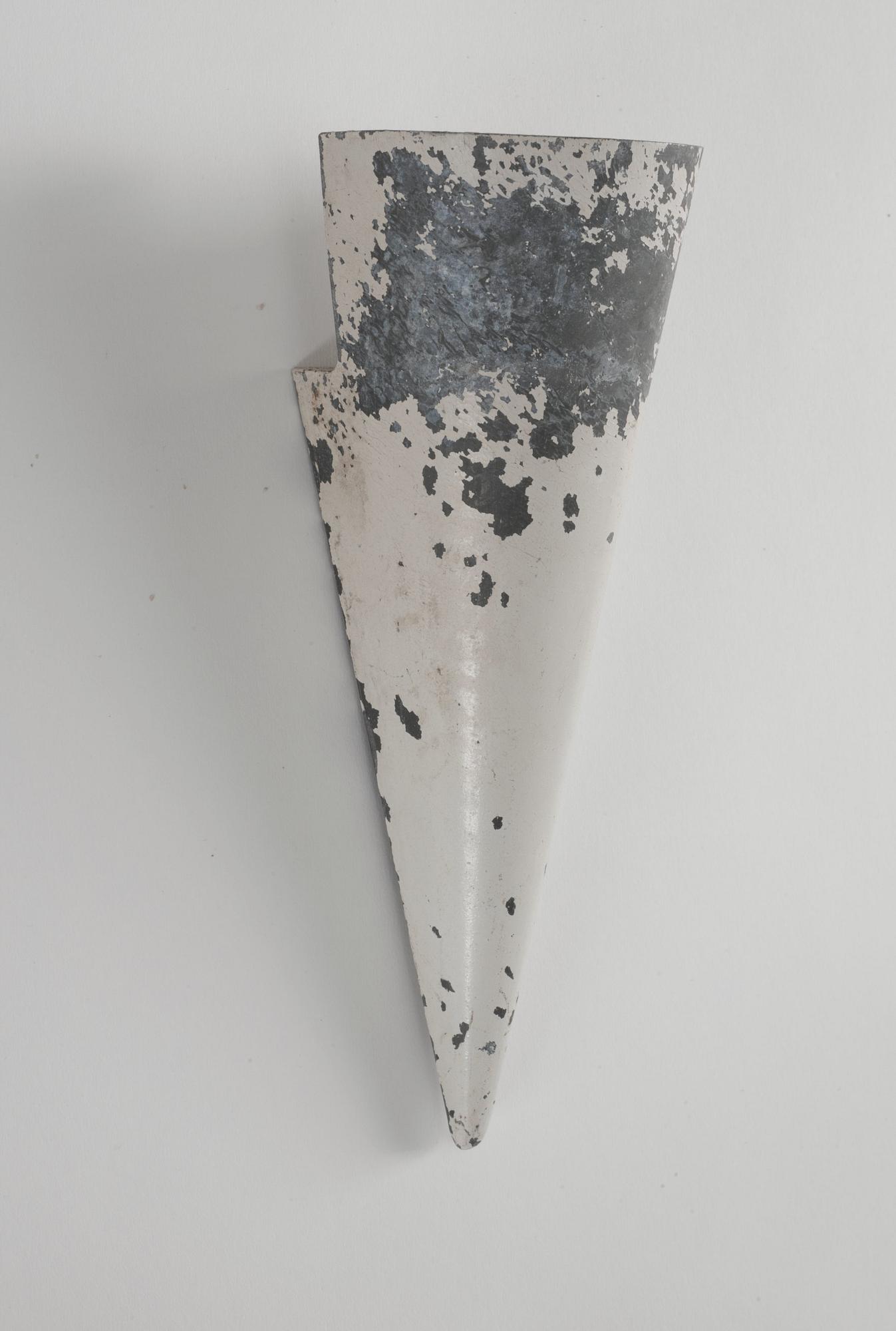 A set of 5+1 Alvar Aalto white lacquered metal wall lights for the Paimio Sanatorium, Taito Oy, Finland circa 1933.