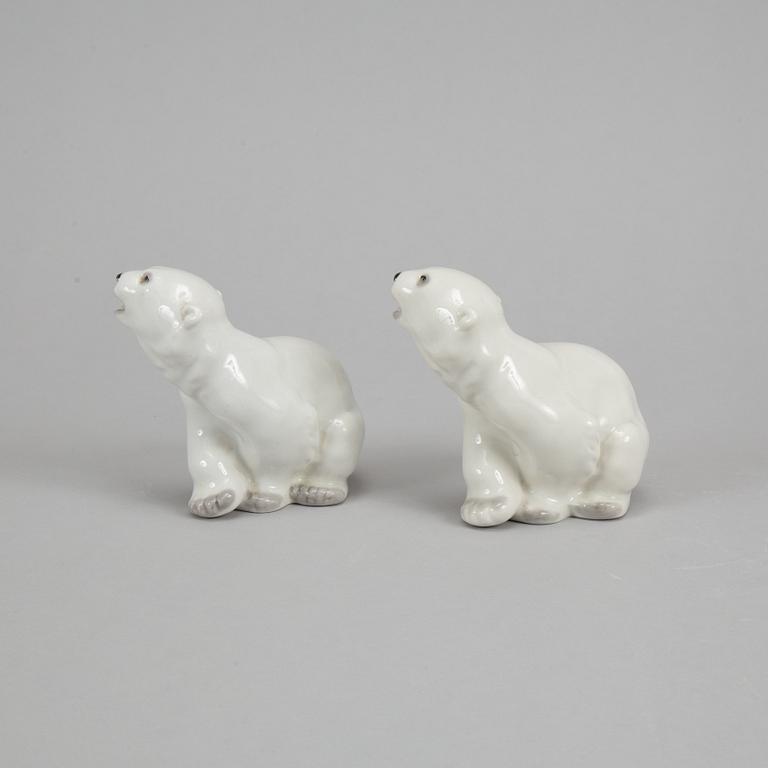 Lomonosov, two porcelain polar bears, Russia.