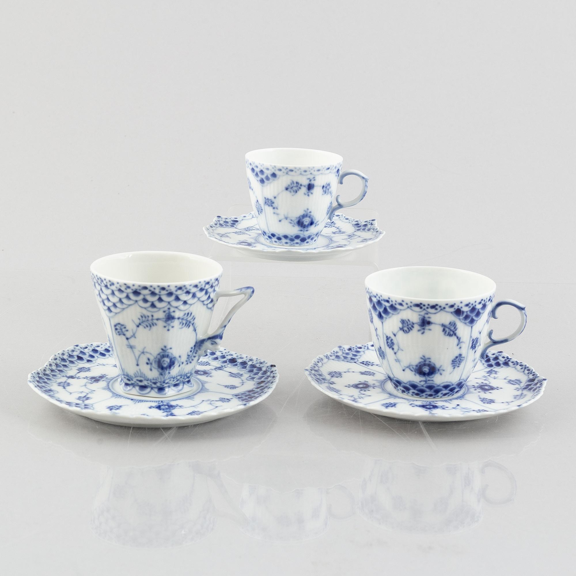 Three 'Blue Fluted Full Lace' / 'Musselmalet' cups with saucers, Royal Copenhagen, model 1035, 1036, 1038, 1960'/70's.