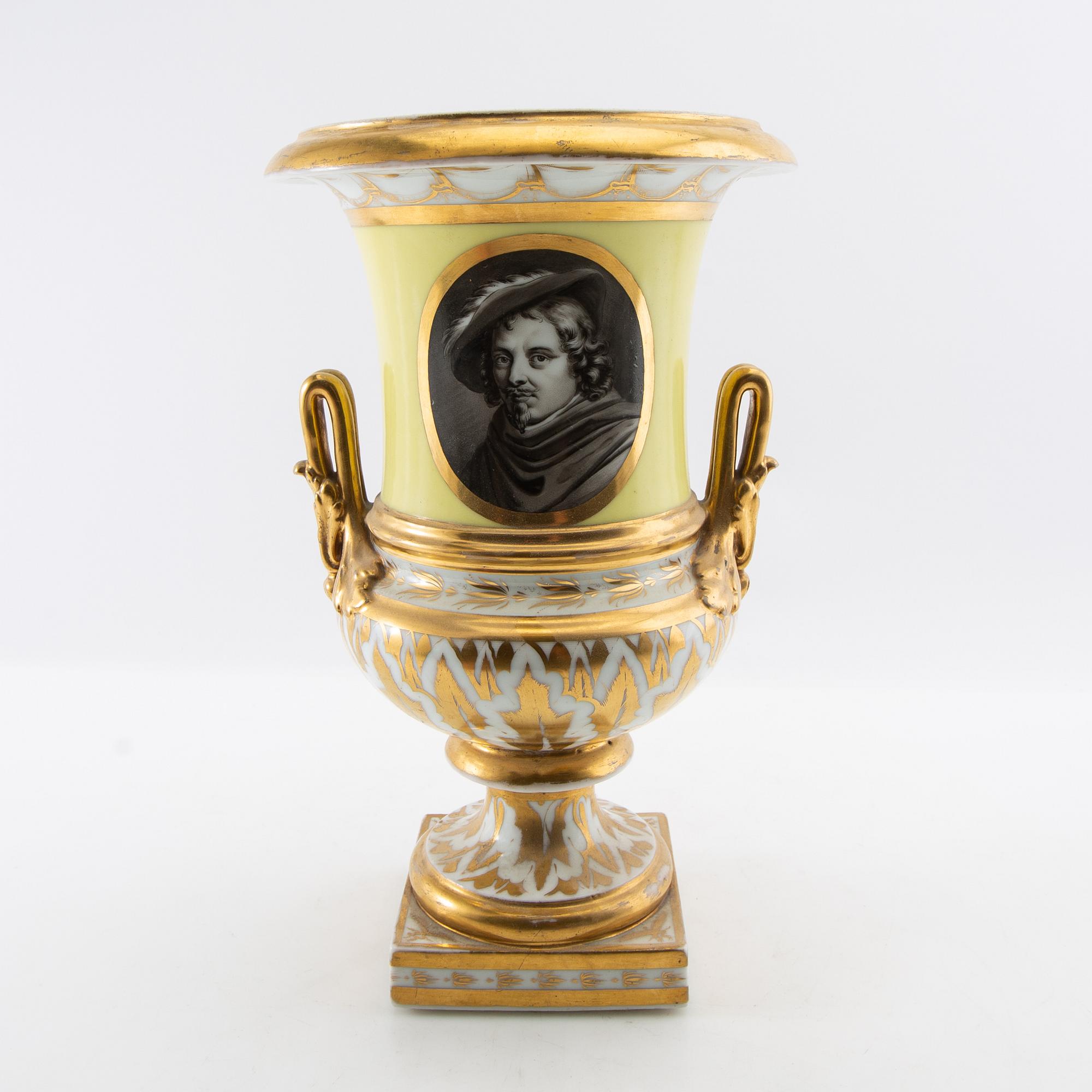 Urn Empire mid-19th century porcelain.