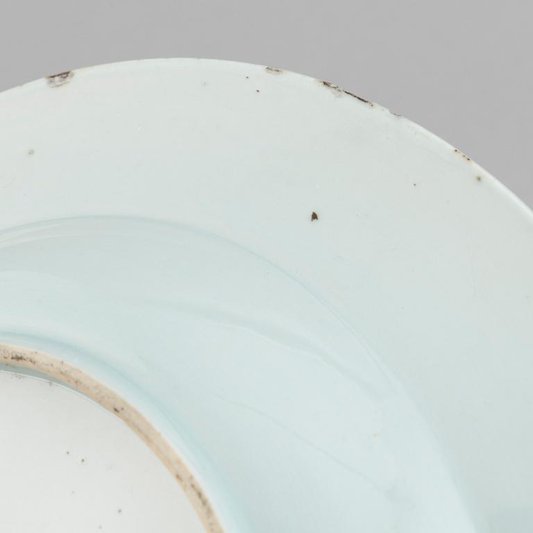 Five blue and white and imari export porcelain plates, Qing dynasty, Qianlong (1736-95).