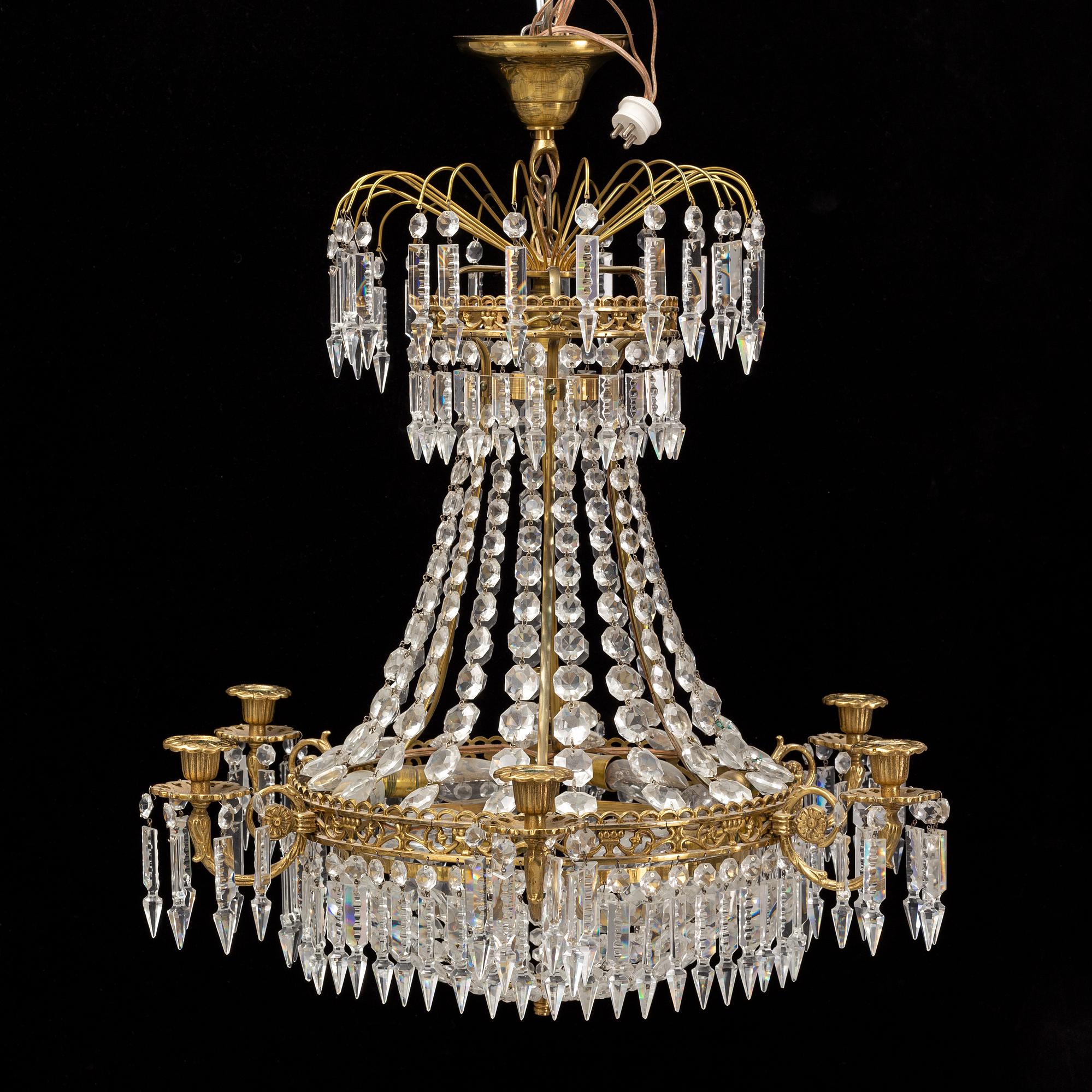 A late 20th century chandelier.