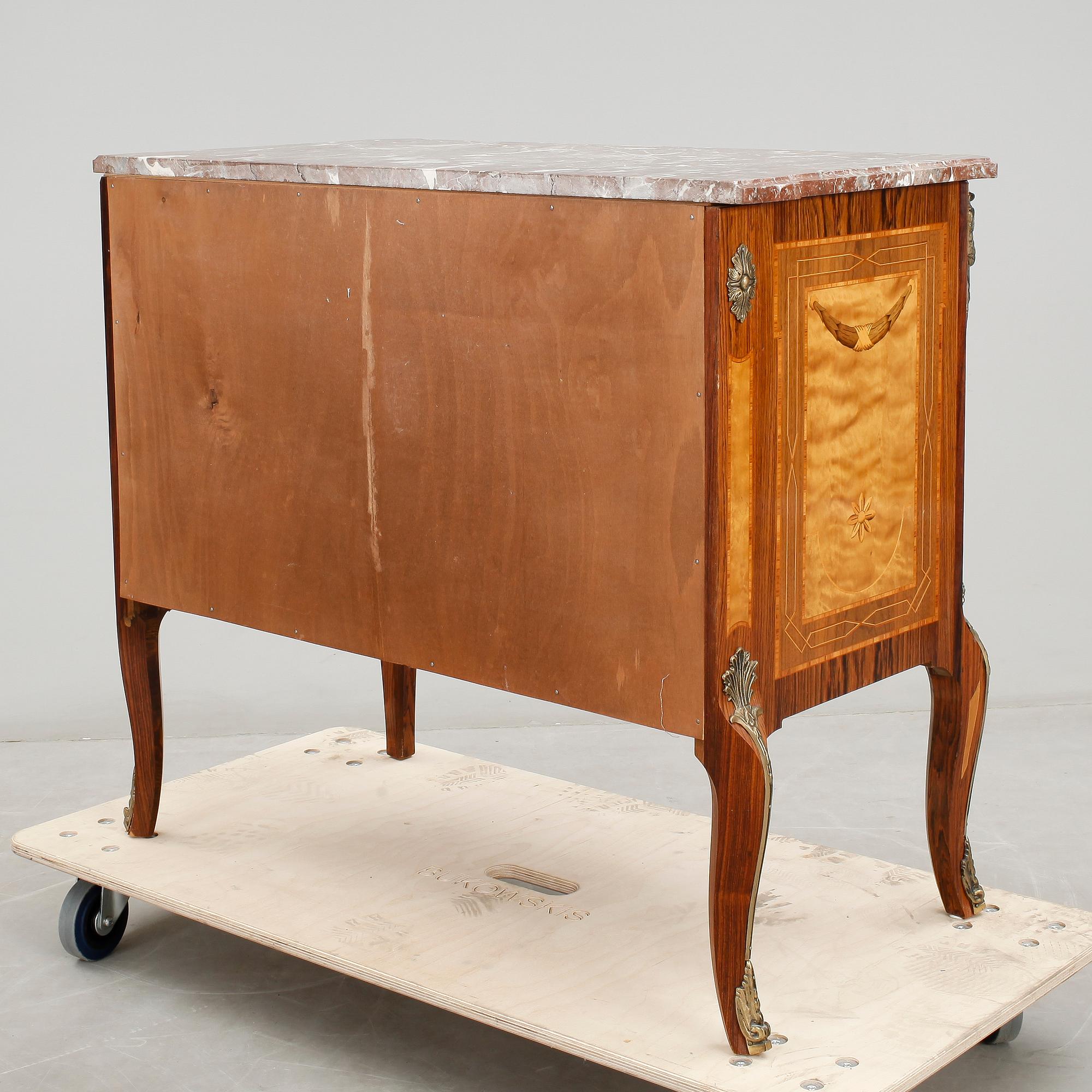 BYRÅ, gustaviansk stil, omkring 1900-talets mitt.