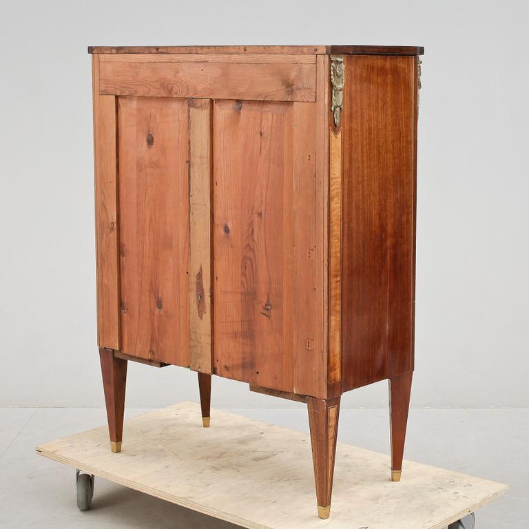 SKÅP, sengustaviansk stil, tidigt 1900-tal.