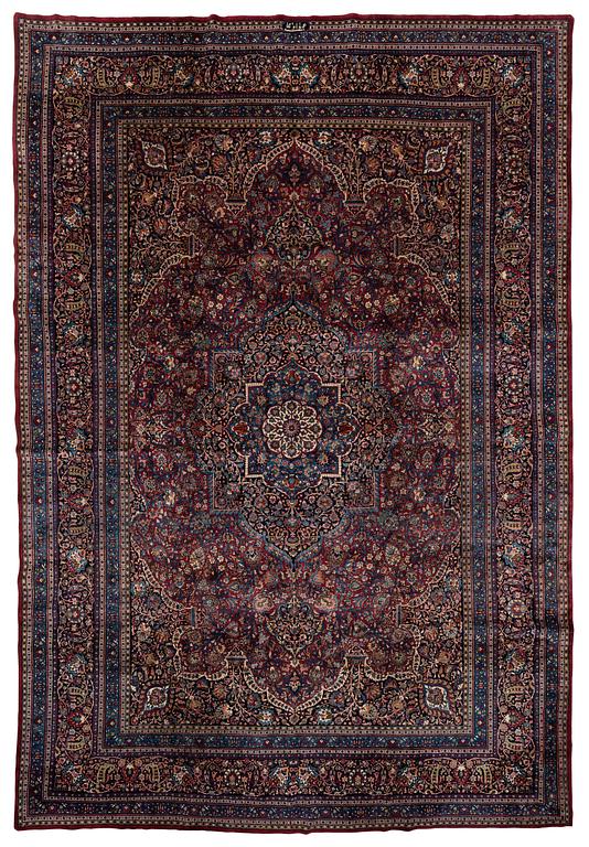 Matta, antik Meshed, signerad Amoghli, ca 526,5 x 356 cm.