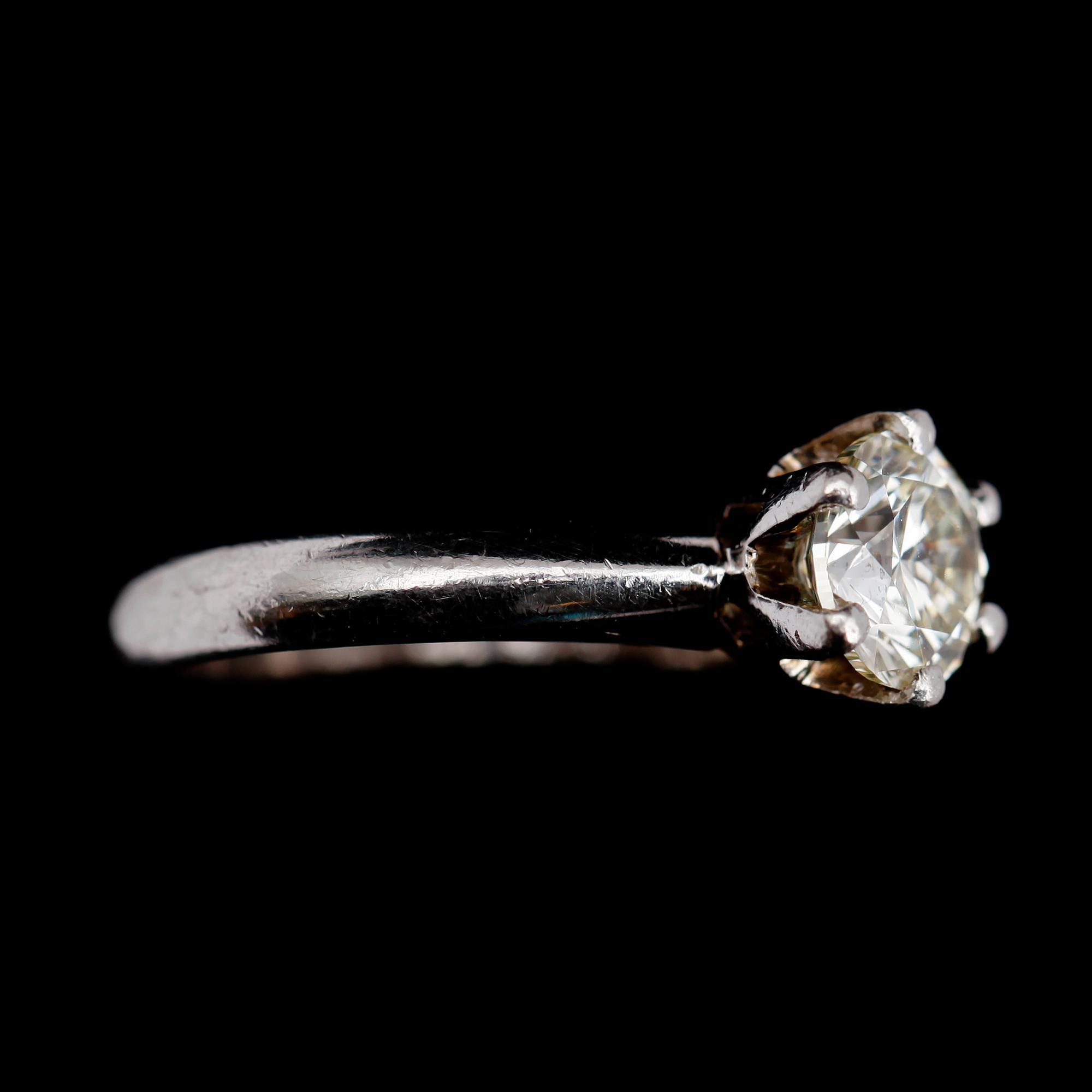 RING, platina, solitär briljantslipad diamant ca 1.0 ct.