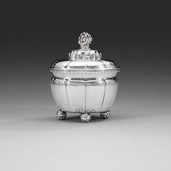 A Georg Jensen silver bonbonnière, Copenhagen ca 1915-21, design nr 72.