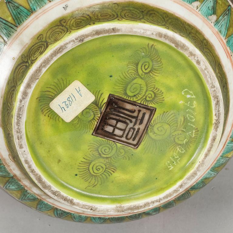 A Kutani style vase, 20th century.