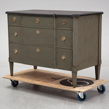 A gustavian style chest of drawers, first part of the 20th Century.