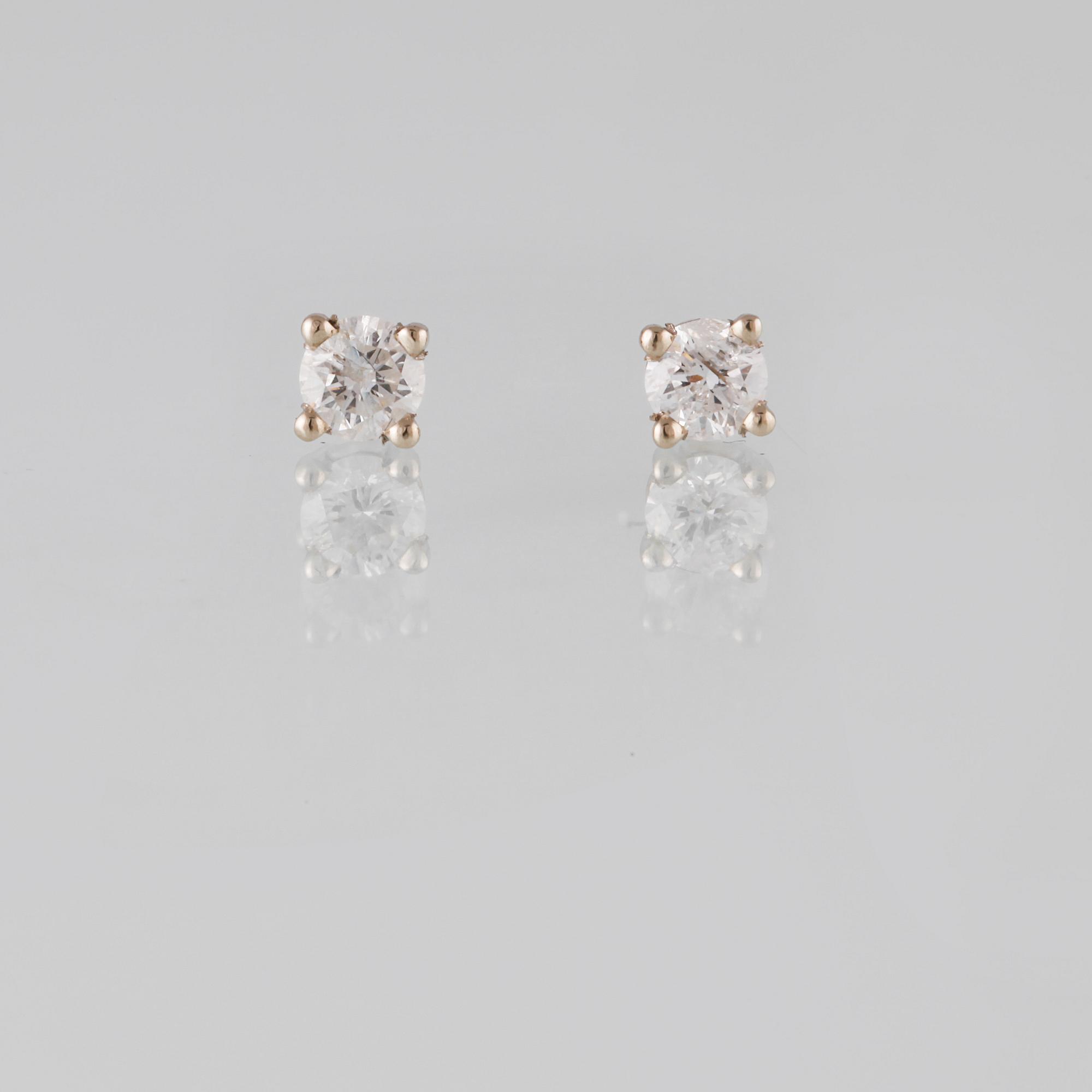 ÖRHÄNGEN, 14K vitguld med briljantslipade diamanter ca 0.32 ct. Vikt 1,0 gram.