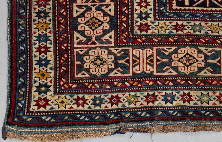 Matta, antik/semiantik Shirvan sannolikt, ca 178-180 x 125-129,5 cm (kortsidorna inklusive 2-2,5 cm "slätväv"),