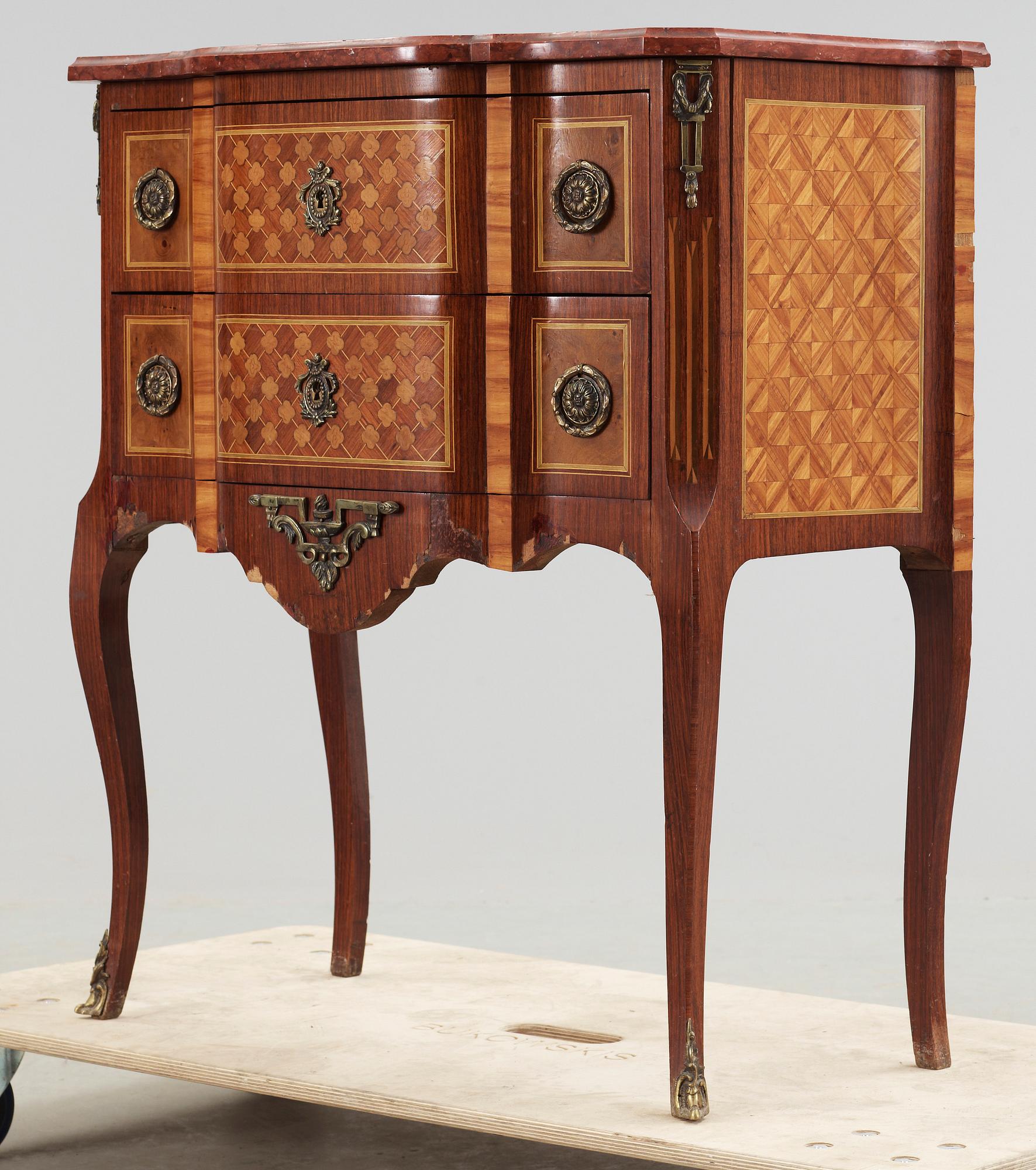 BYRÅ, Louis XVI-stil, 1900-tal.