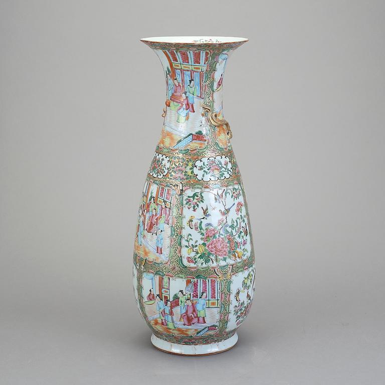 GOLVVAS, porslin, Kina, omkring 1900.