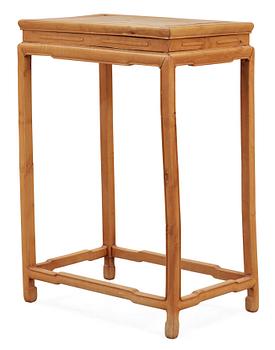 1483. A blond hardwood table, Qing dynasty (1644-1912).