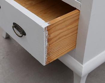 KLÄDSKÅP, 1900-talets första hälft.