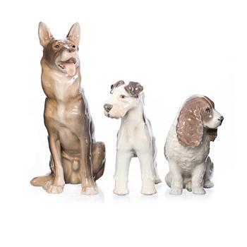FIGURINER, 3 st, porslin, Bing & Gröndahl och Royal Copenhagen.