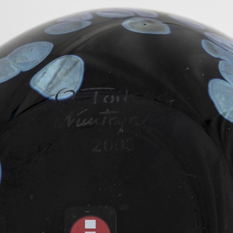 Oiva Toikka, an annual bird 2003, signed O. Toikka Nuutajärvi 2003.