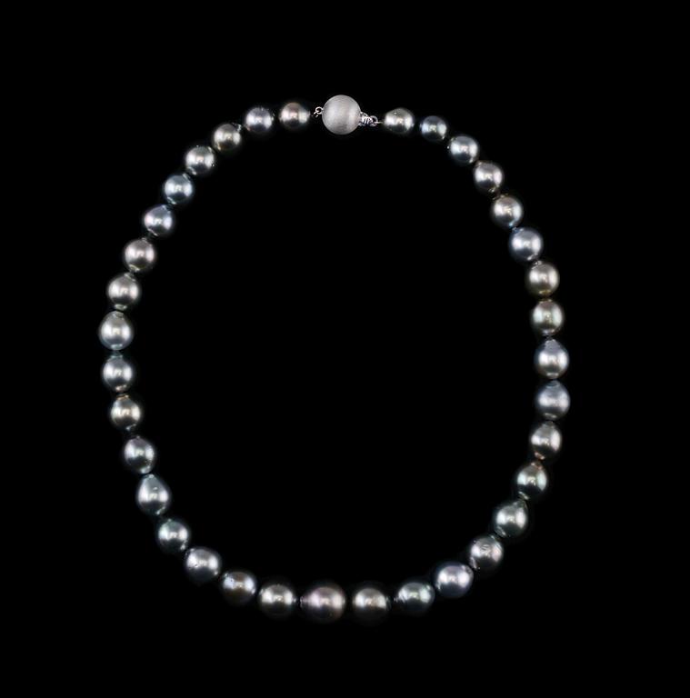 A NECKLACE, tahitian pearls 10 - 13 mm. Clasp in 14K white gold. Length 45 cm.