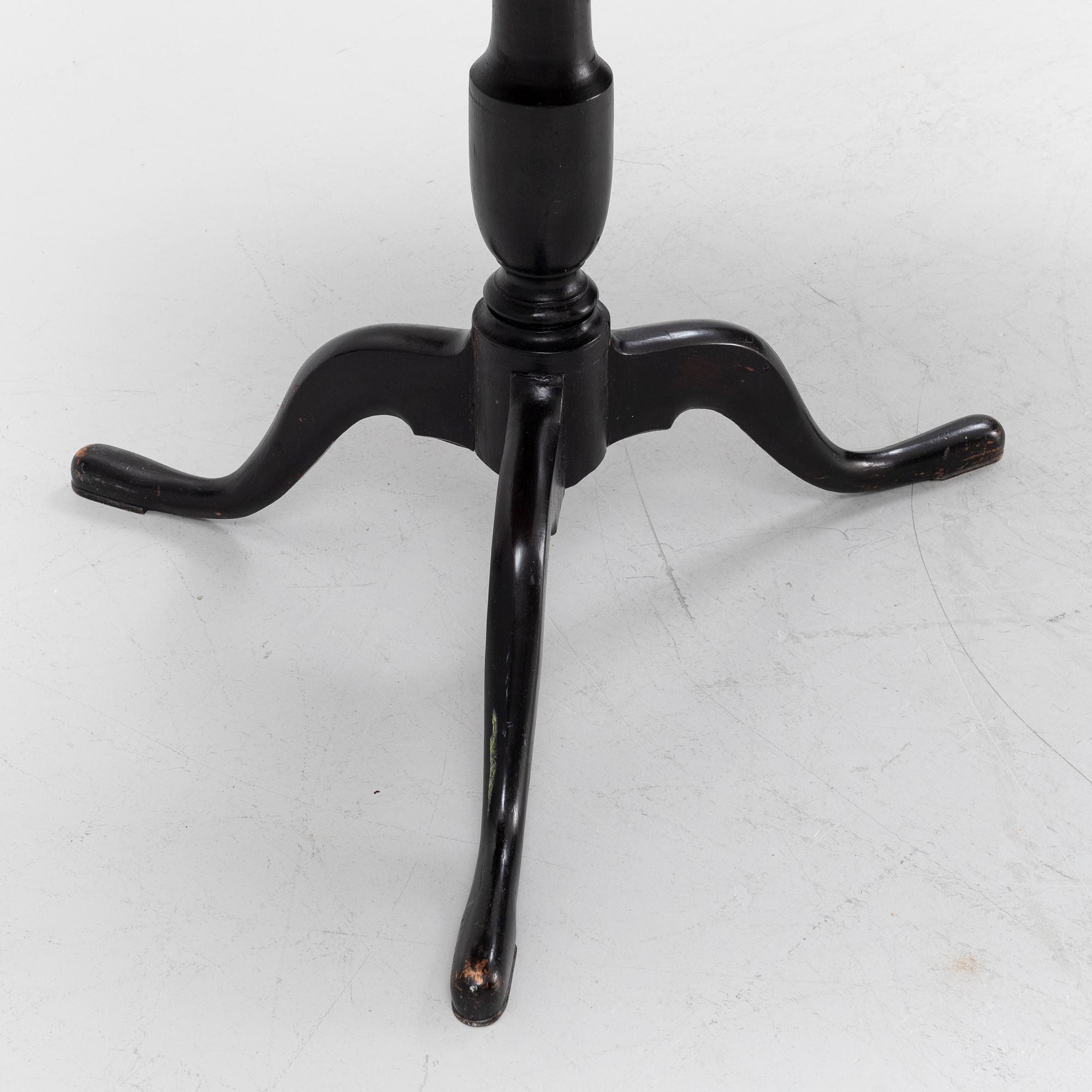 Bord gustavanskt av Jacob Sjölin (Mästare i Köping och Kungsör 1767-1785).