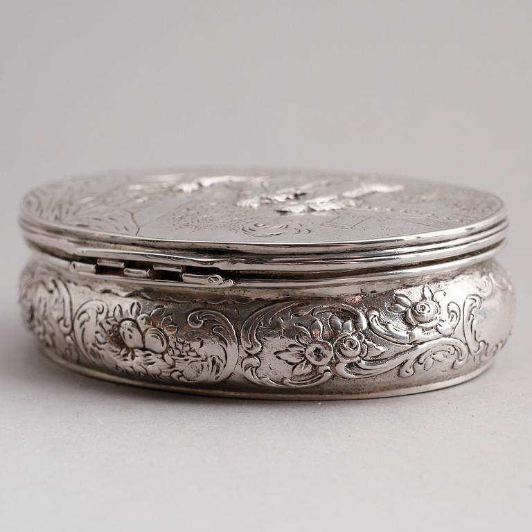 DOSA, silver, franska stämplar, sannolikt 1800-tal. Vikt ca 164 gram.