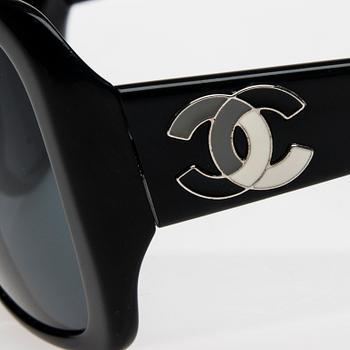 SOLGLASÖGON, Chanel.