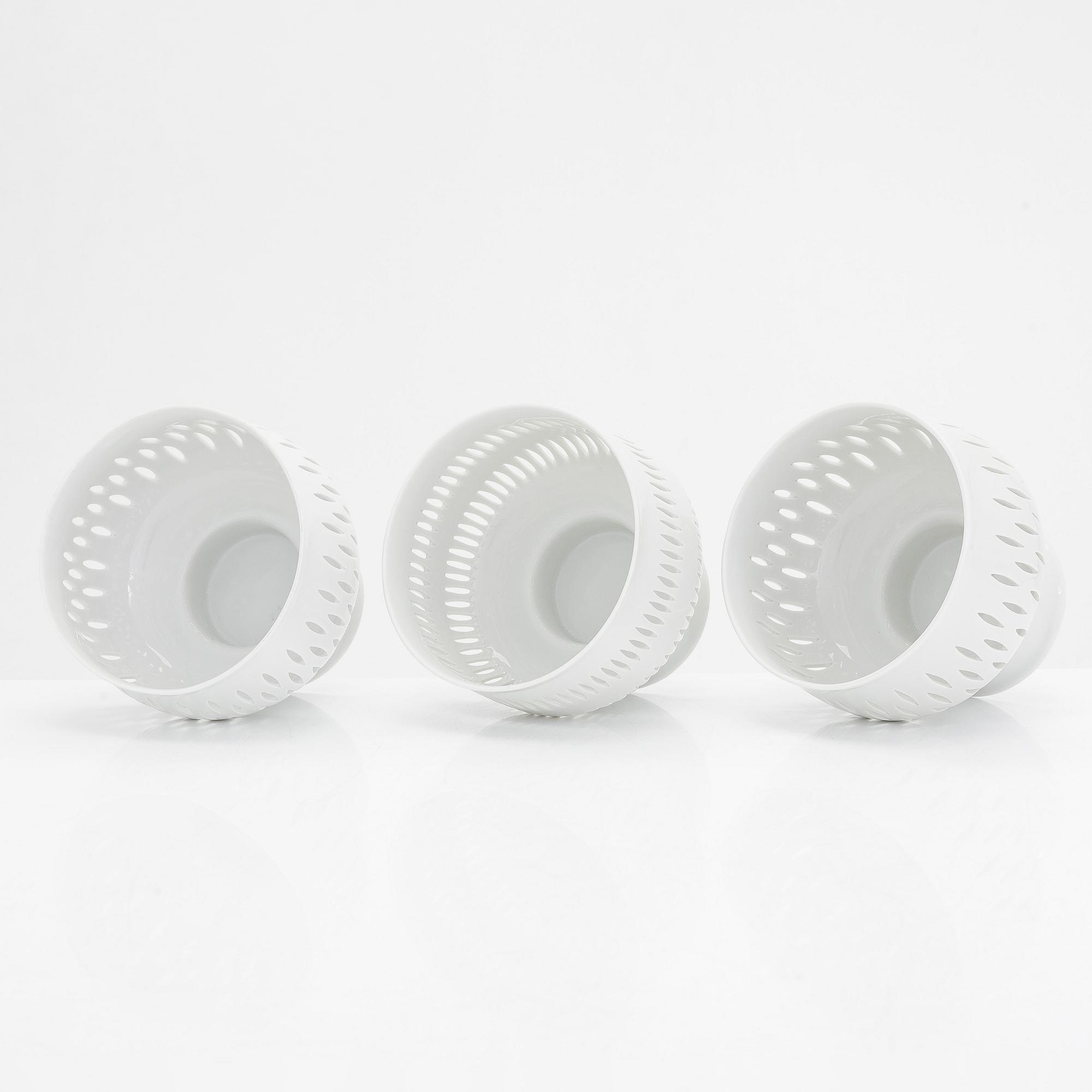 Friedl Holzer-Kjellberg, three porcelain candle holders and a "Helmi" plate, Arabia, 1970s.