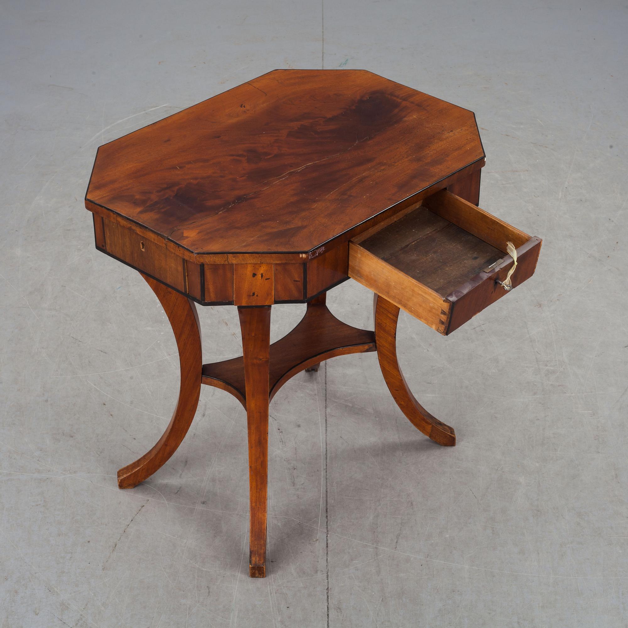 BORD, empire, 1800-talets första hälft.