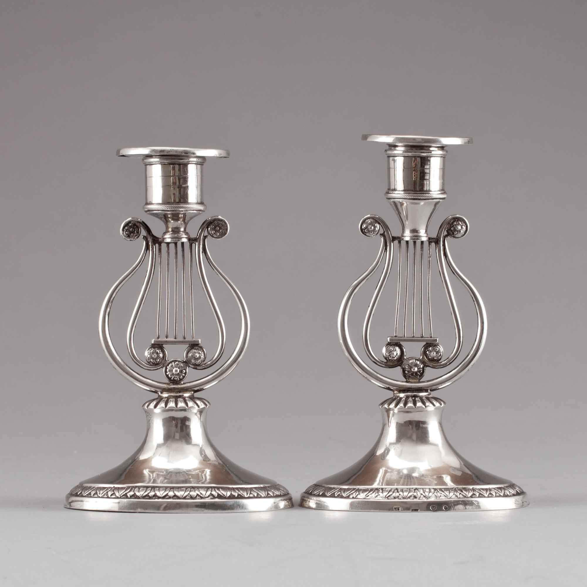 LJUSSTAKAR ett par. Silver, Pehr Olof Bäckström, Gävle, 1829.